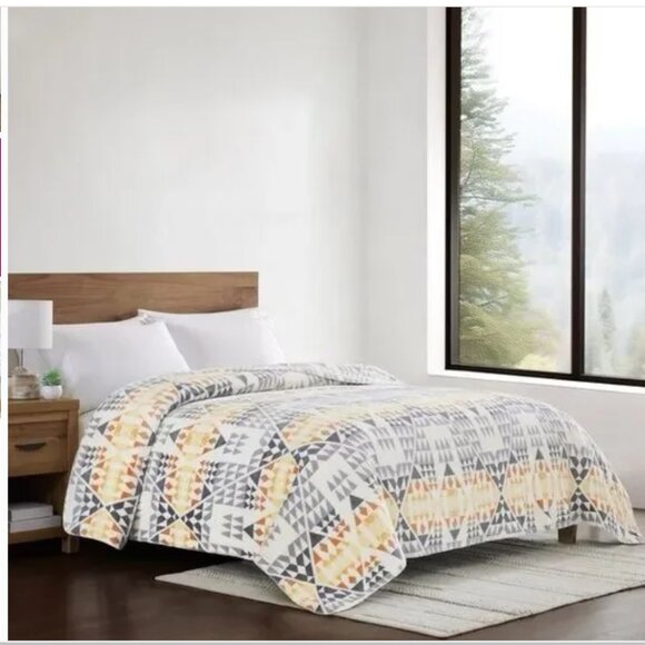 NEW! Pendleton, Arrow Point Gray, Sherpa fleece blanket Queen - Picture 4 of 8